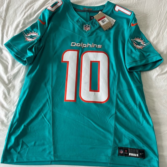 Tyreek Hill Autographed Miami Dolphins Jersey – Authentic & Rare - Picture 6 of 6
